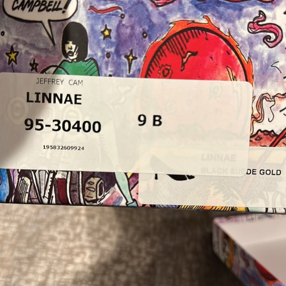 Ladies heels with gold buckle detail - Picture 3 of 3